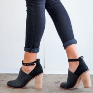 Black Retro Ankle Strap Chunky Heel Ankle Boots